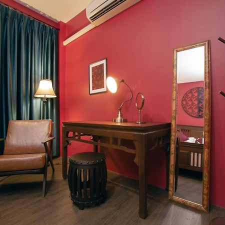 Caiyong Hometel & Cafe'S Studio بانكوك المظهر الخارجي الصورة